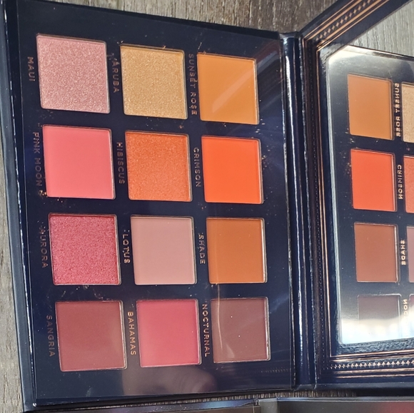 Eyeshadow Pallete - Picture 1 of 2